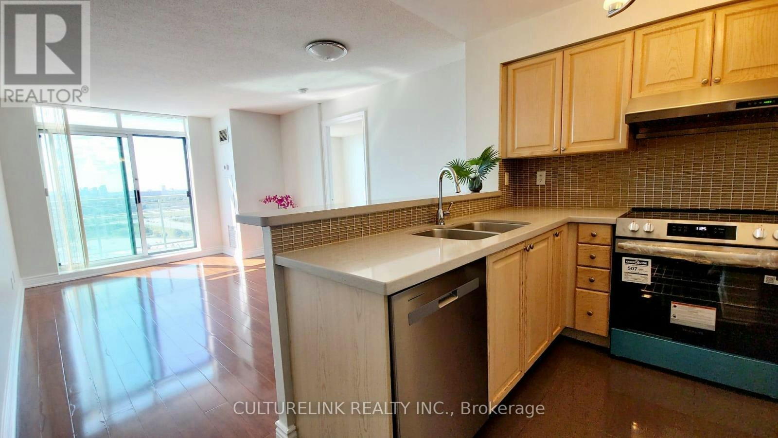 PH 5-39 Oneida Crescent, Richmond Hill, ON, L4B 4T9 - 2