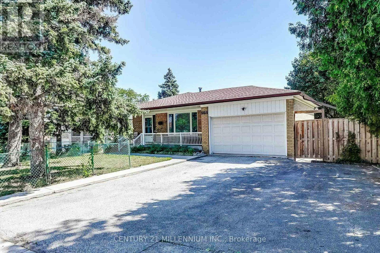 239 Driftwood Avenue, Toronto, ON, M3N 2N4