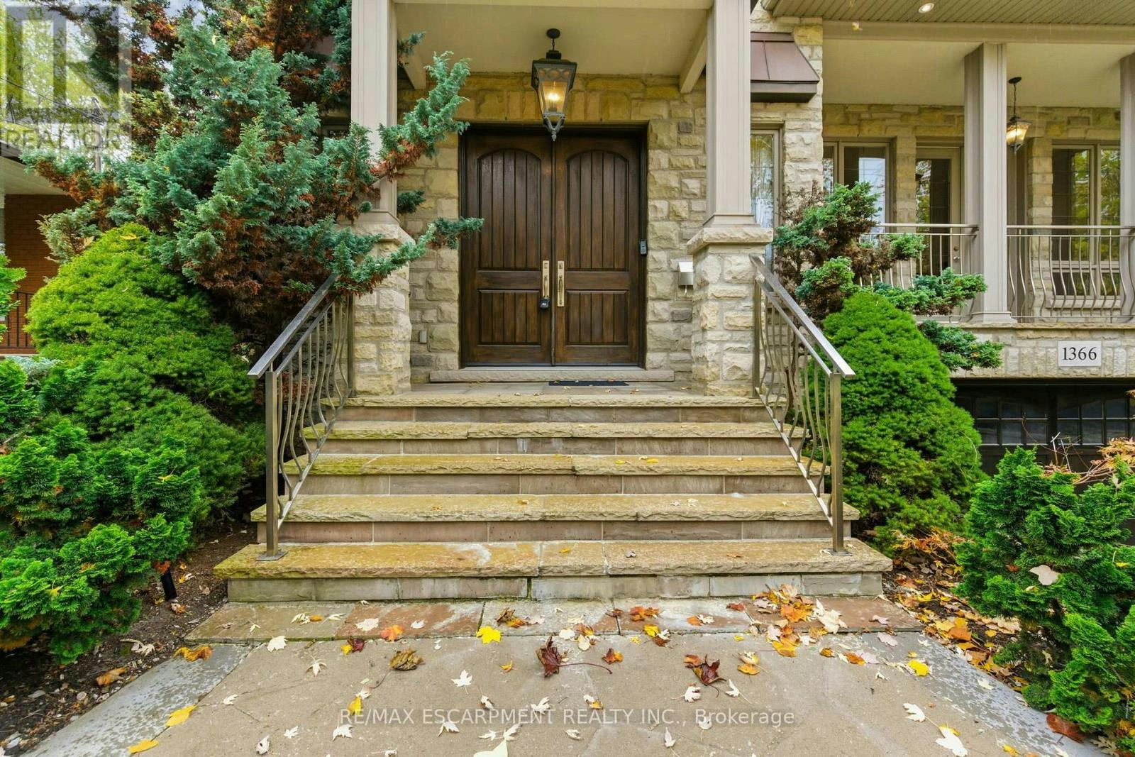 1366 Wilson Avenue, Mississauga, ON, L5G 3K2 - 2