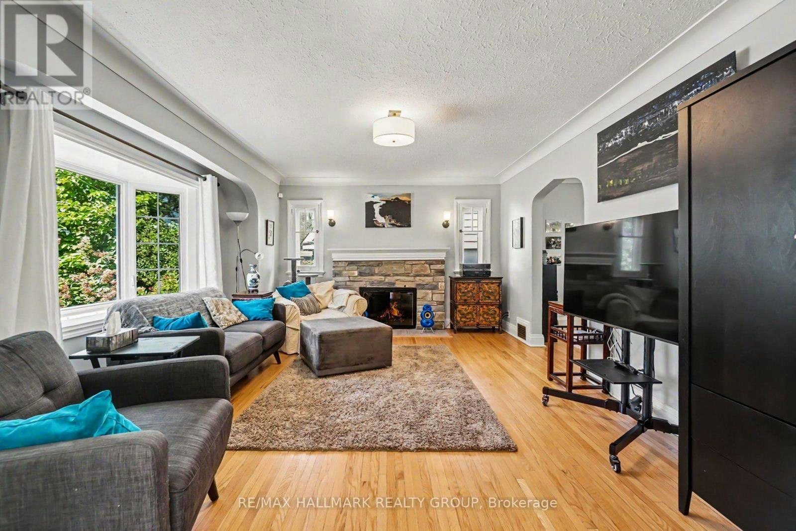 407 Eden Avenue, Ottawa, ON, K1Z 5J1 - 4