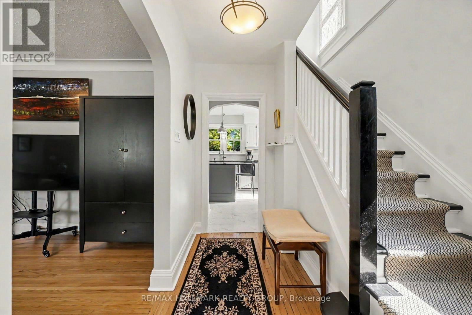 407 Eden Avenue, Ottawa, ON, K1Z 5J1 - 2