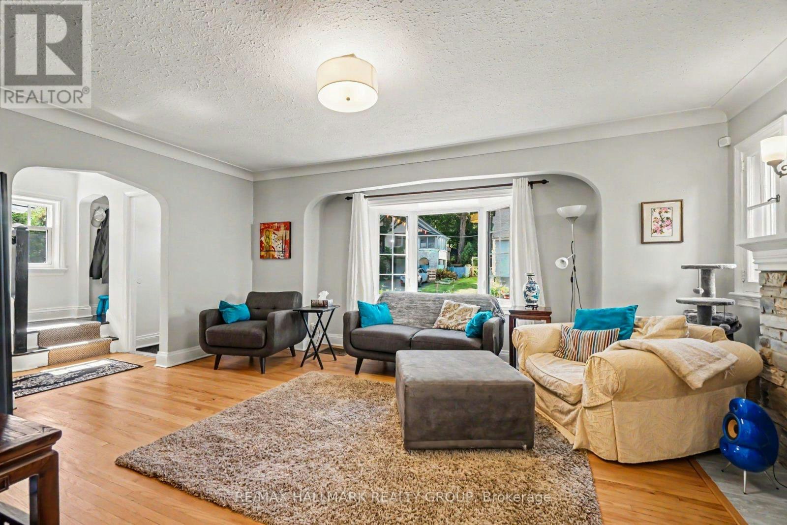 407 Eden Avenue, Ottawa, ON, K1Z 5J1 - 5