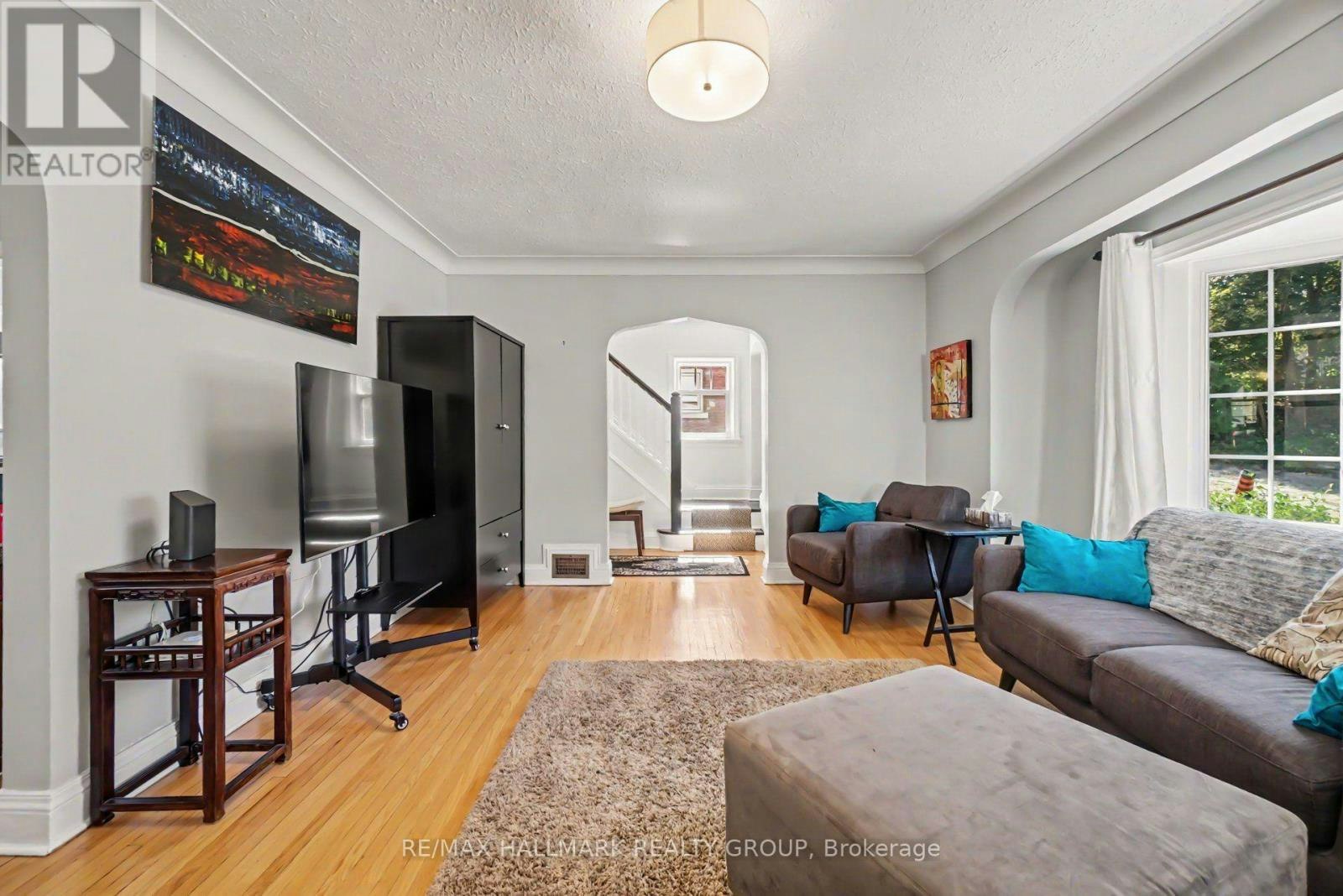 407 Eden Avenue, Ottawa, ON, K1Z 5J1 - 6