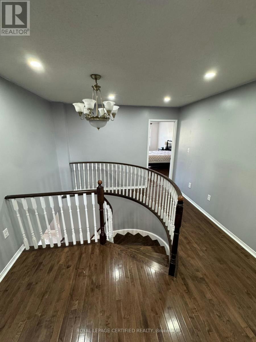 136 Luella Crescent, Brampton, ON, L7A 3H8 - 4