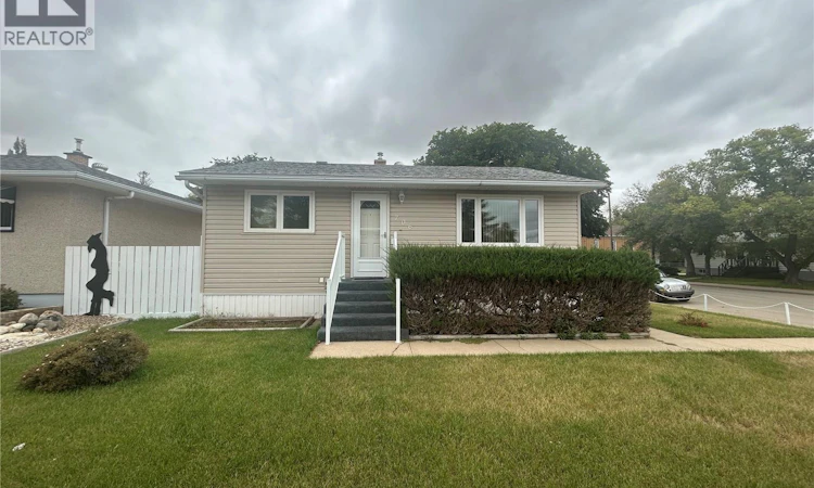 706 Vaughan Street W