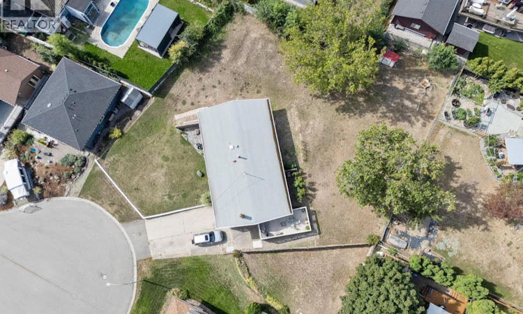 1440 Glenaire Crescent