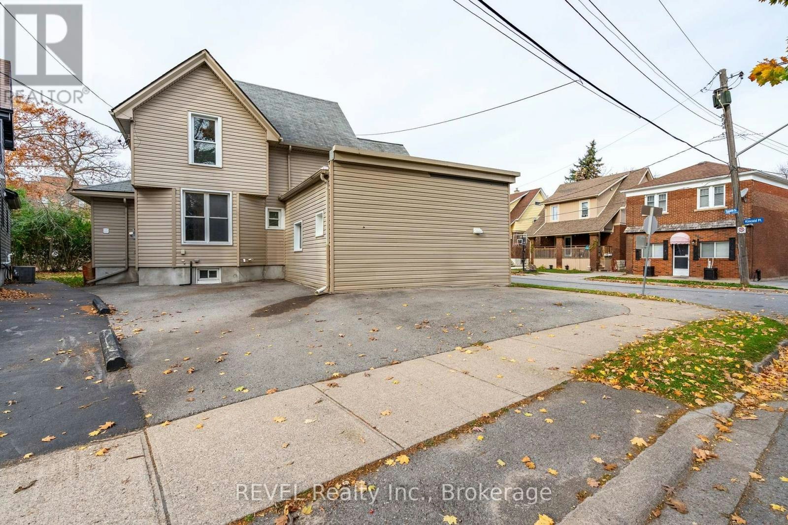 MAIN-4762 Kincaid Place, Niagara Falls, ON, L2E 1C5 - 2