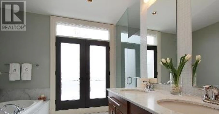 376 Lippincott Street, Toronto, ON, M5S 2P7 - 6