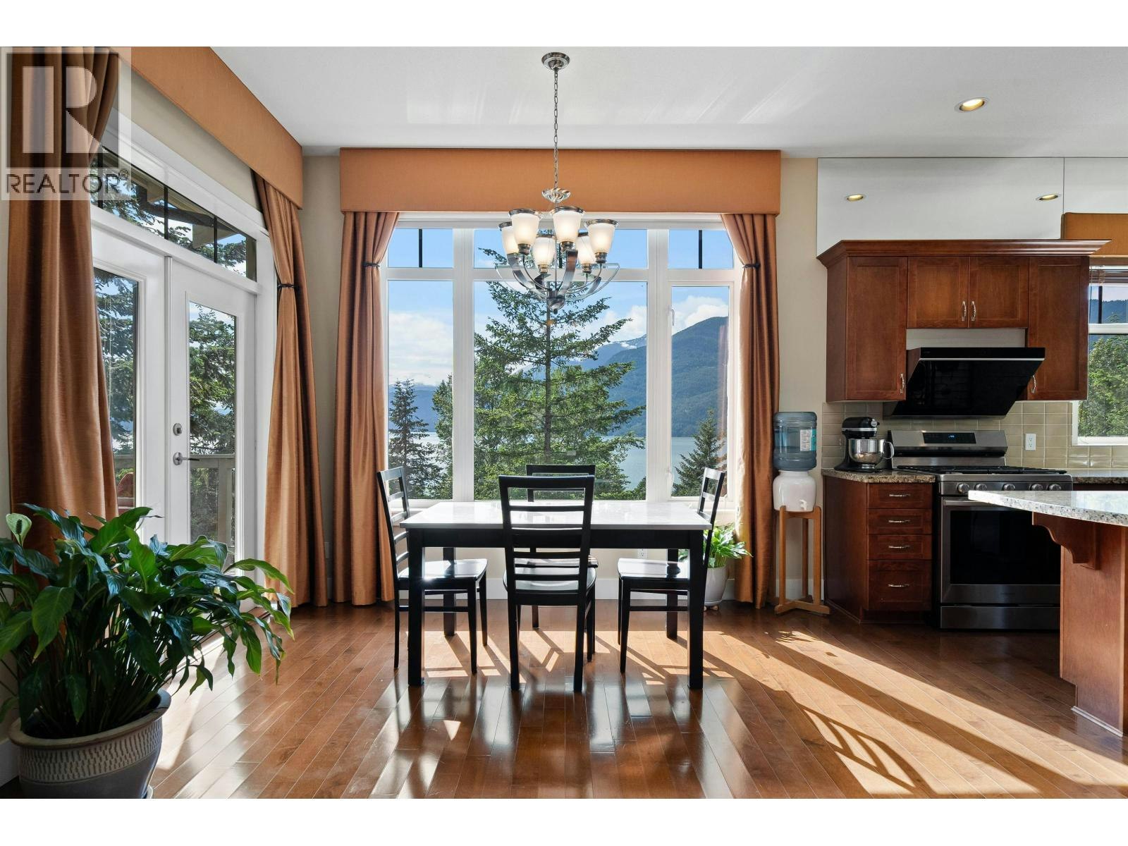 300 Ocean Crest Drive, West Vancouver, BC, V0N 3Z2