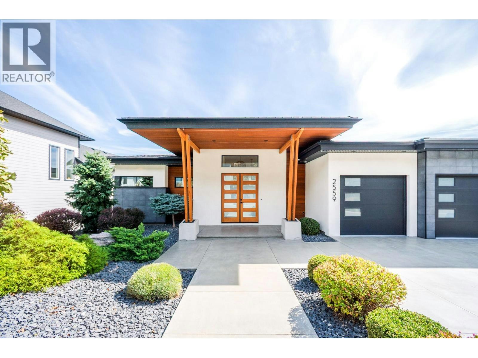 2559 Crown Crest Drive, West Kelowna, BC, V4T 3M6