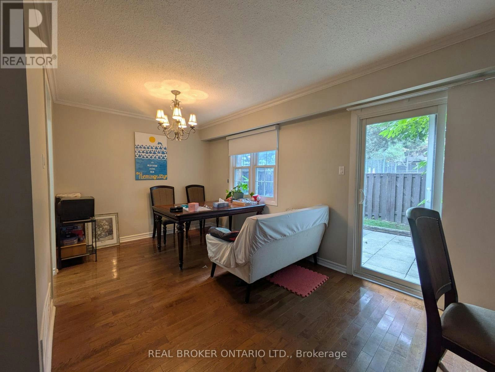 218-1951 Rathburn Road E, Mississauga, ON, L4W 2N9