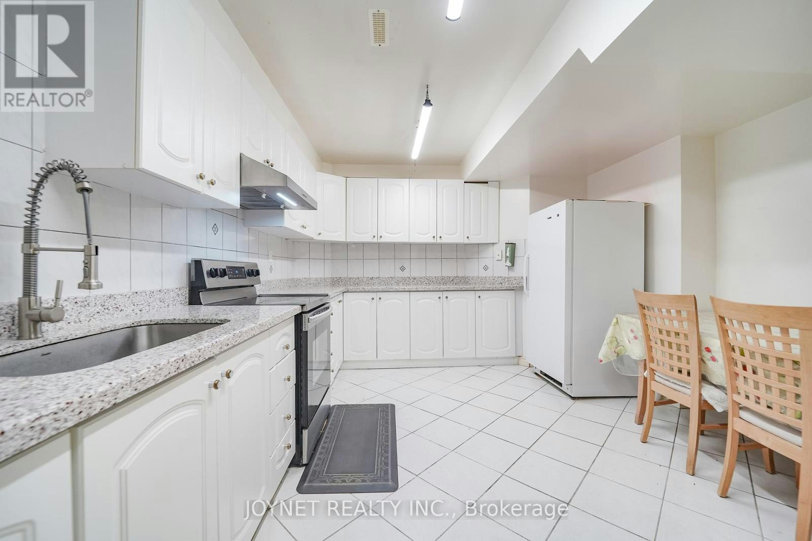 2 Woodriver Street, Richmond Hill, ON, L4S 1B2 - 34