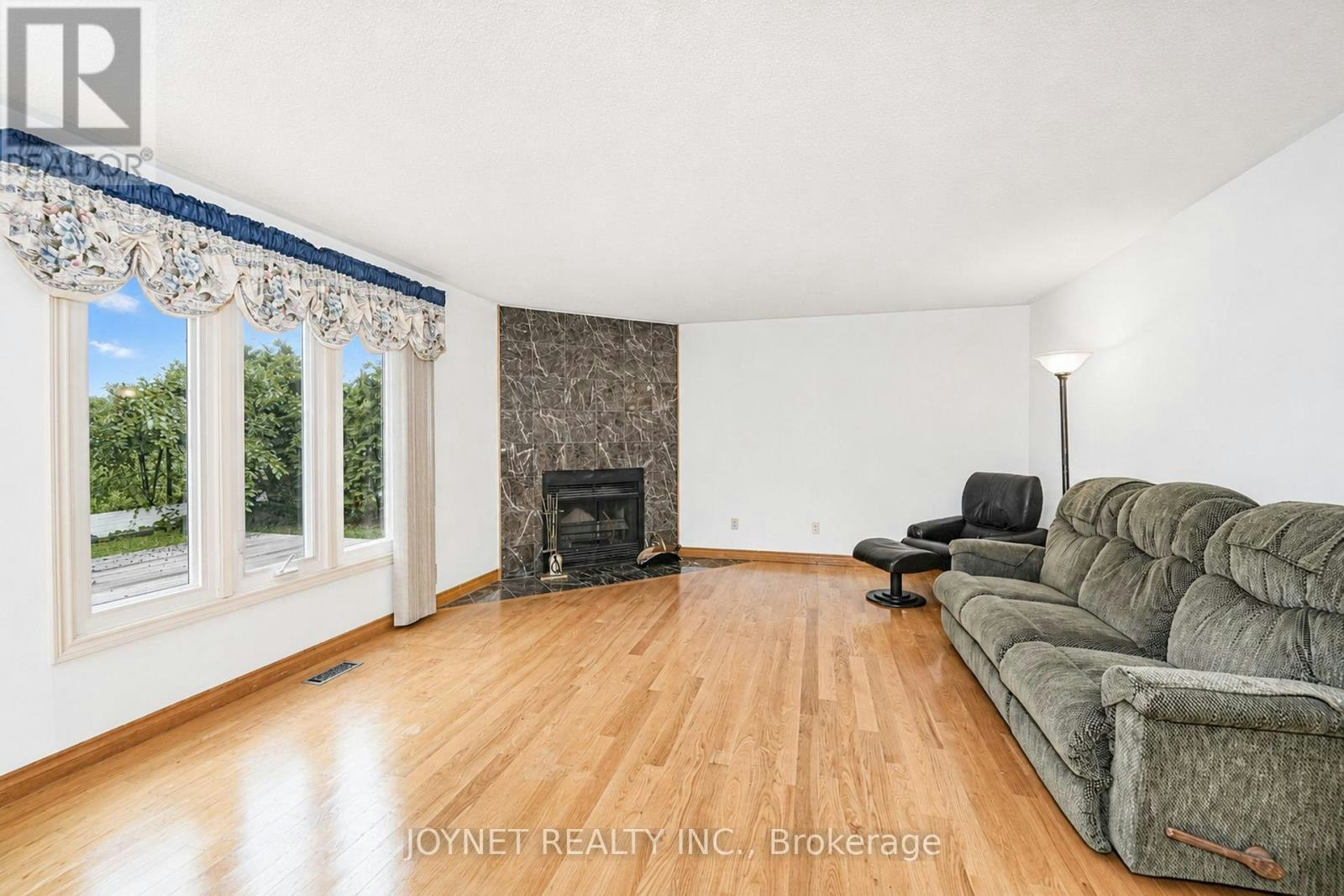 2 Woodriver Street, Richmond Hill, ON, L4S 1B2 - 17