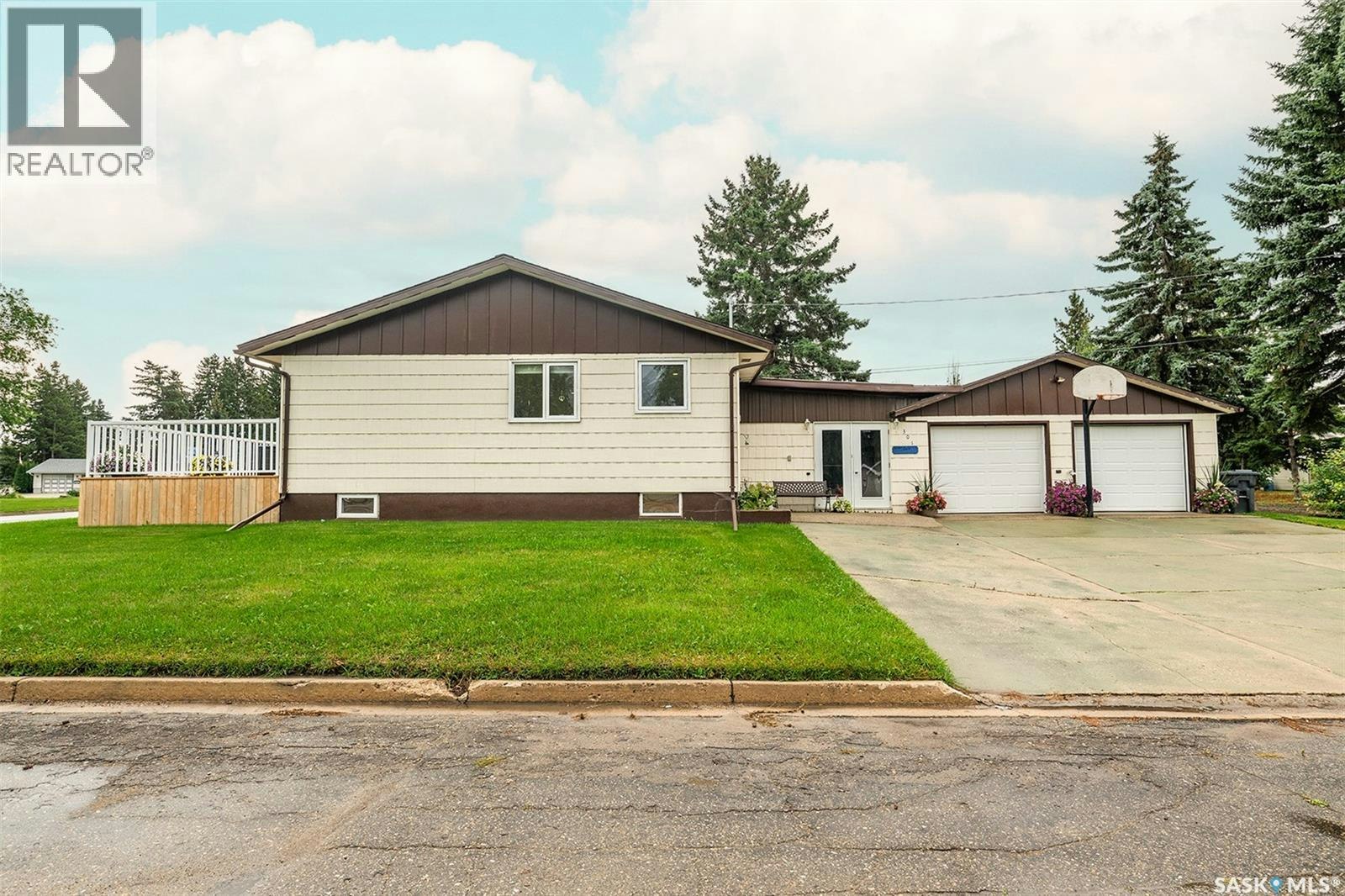301 9th Street E, Wynyard, SK, S0A 4T0
