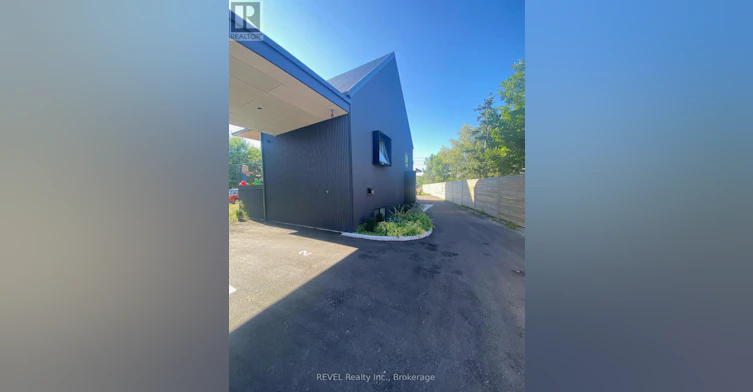 2-5361 Valley Way, Niagara Falls, ON, L2E 1X5 - 2