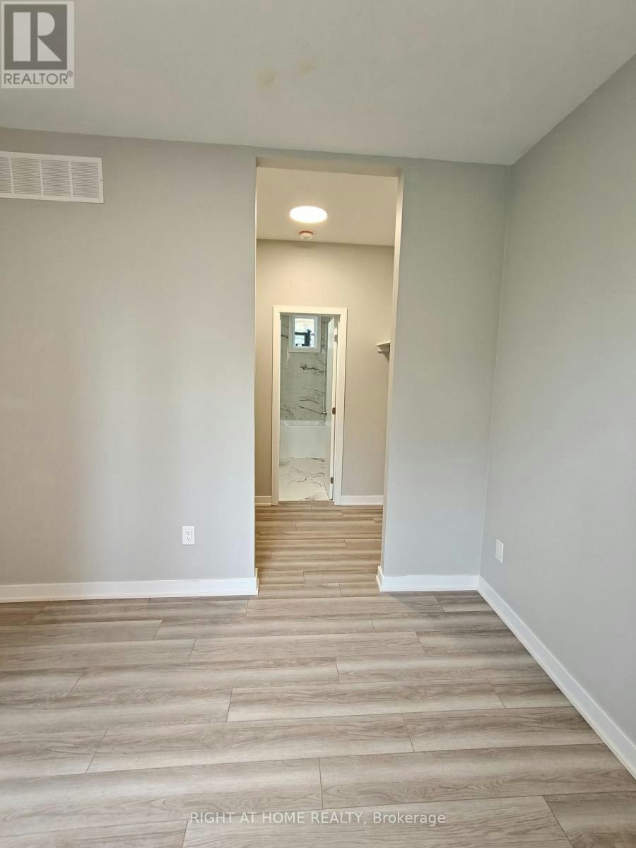 A-1332 Thames Street, Ottawa, ON, K1Z 7N4 - 8