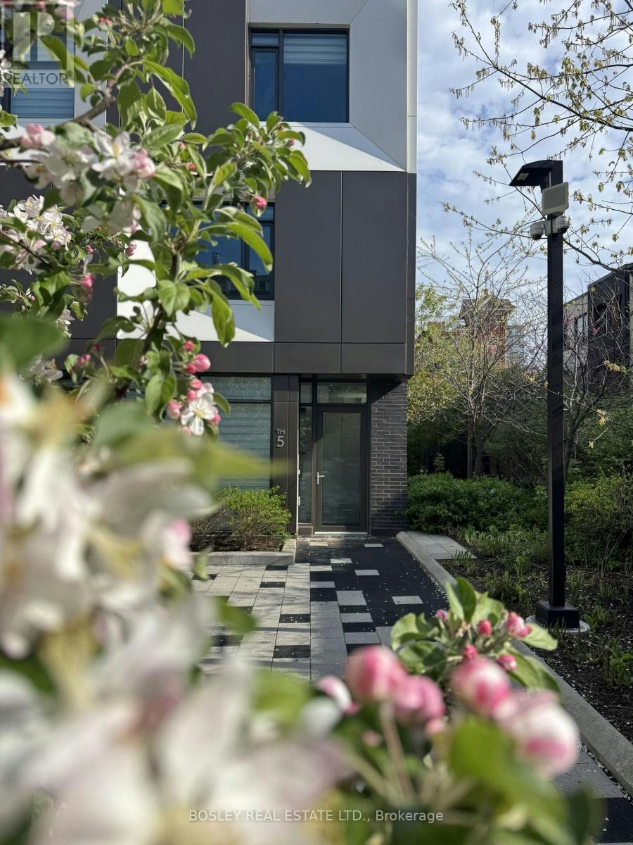 TH05-51 Paul Lane Gardens, Toronto, ON, M5T 2H6