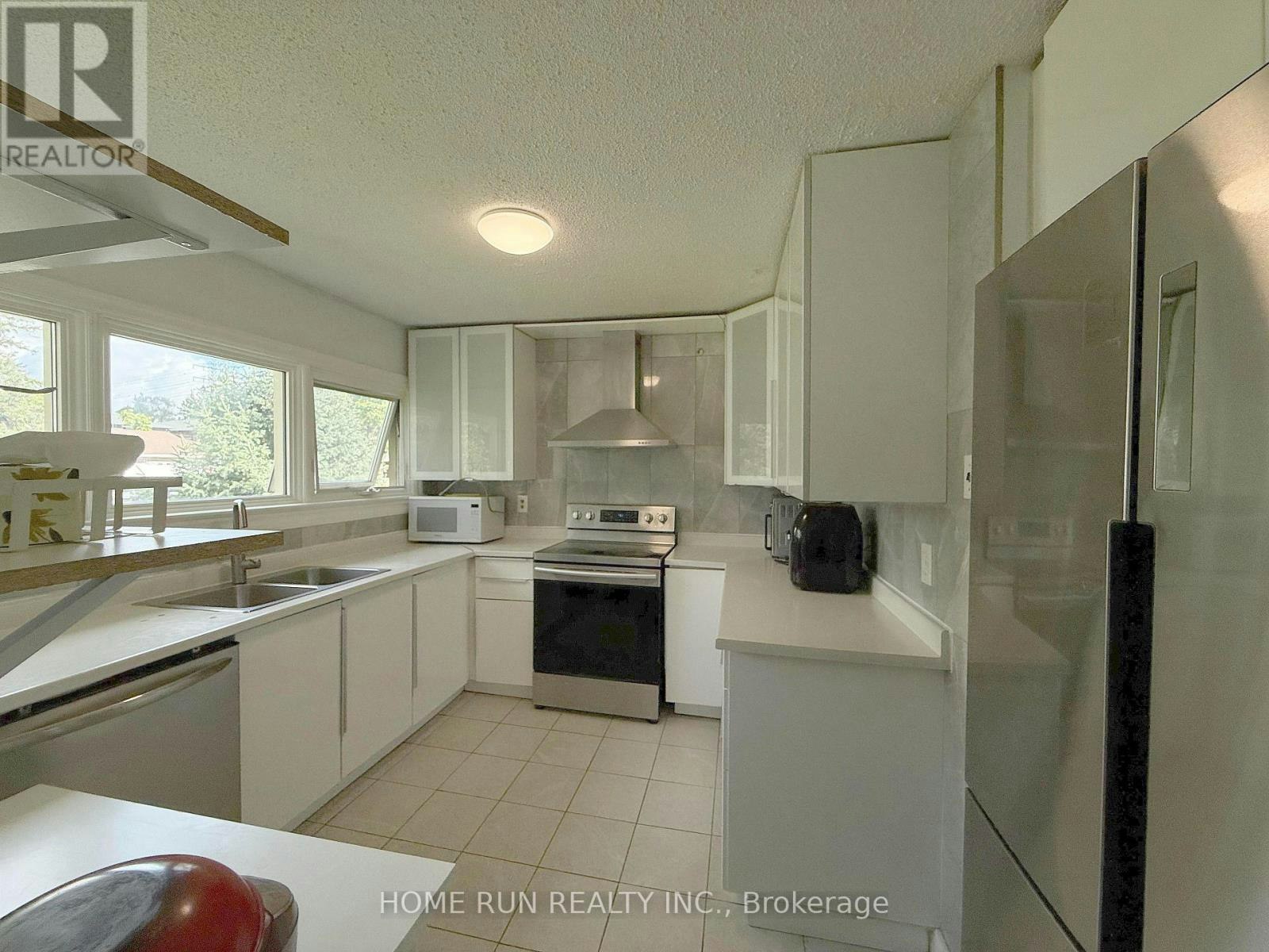 68 Meadowlands Drive W, Ottawa, ON, K2G 2R6 - 4
