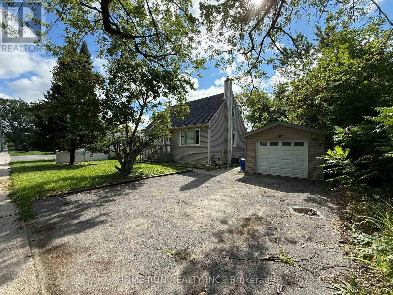 68 Meadowlands Drive W, Ottawa, ON, K2G 2R6