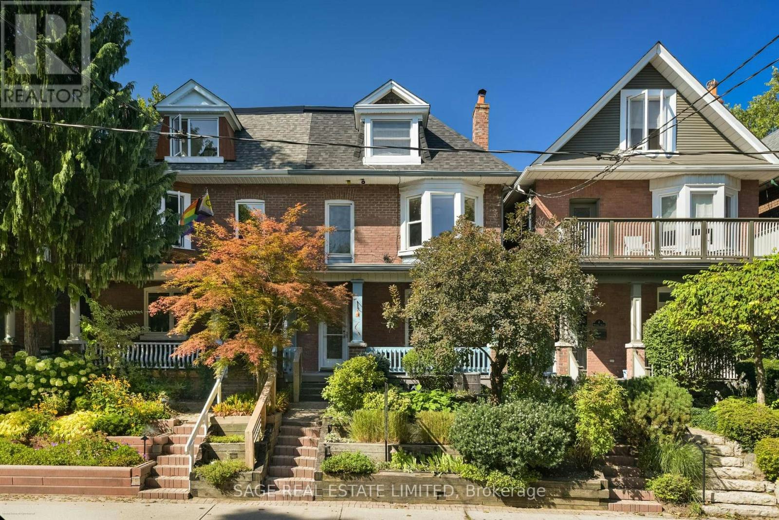 4 Dingwall Avenue, Toronto, ON, M4K 1H1