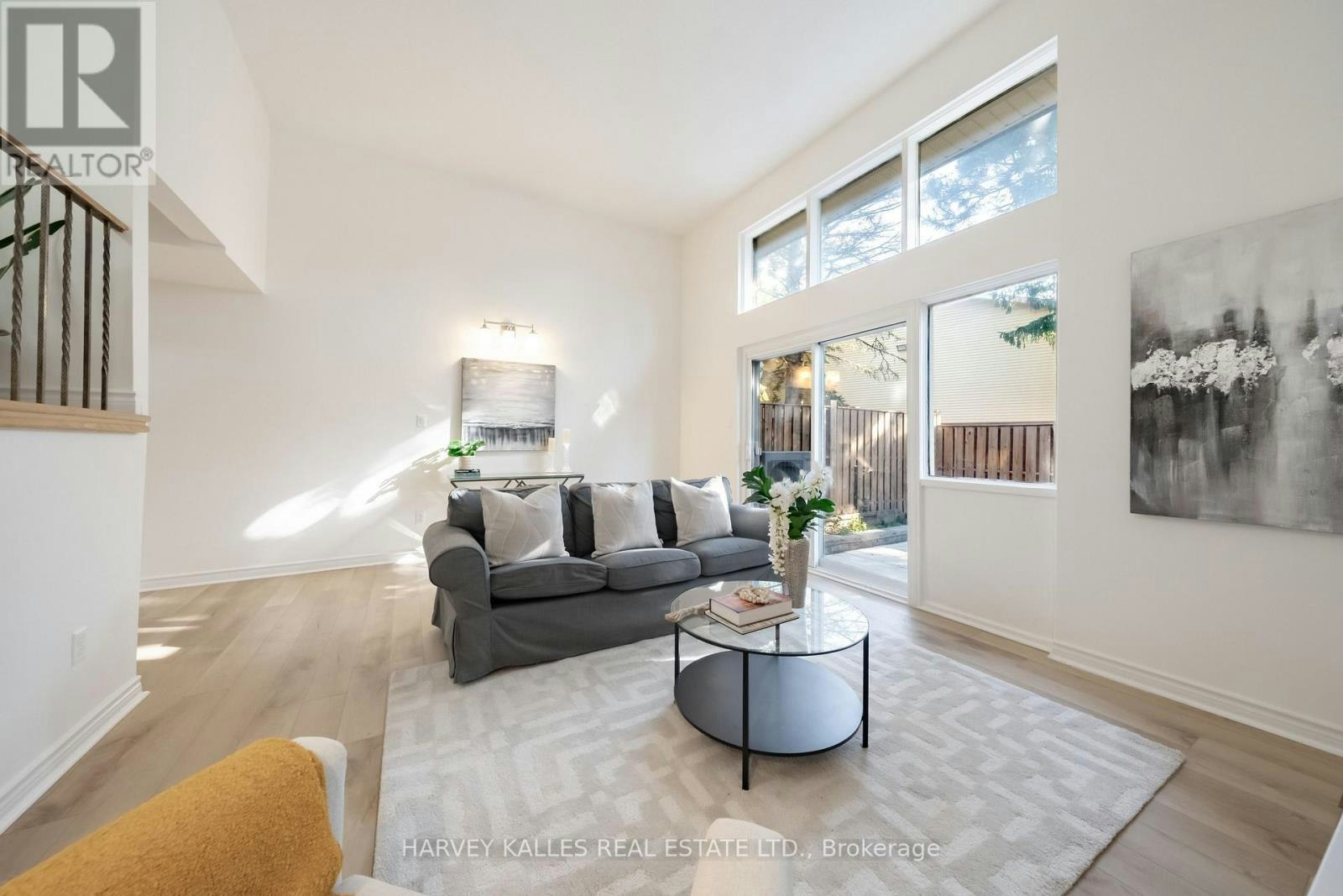102 Jenny Wren Way, Toronto, ON, M2H 2Z2