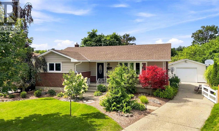 820 Woodward Crescent