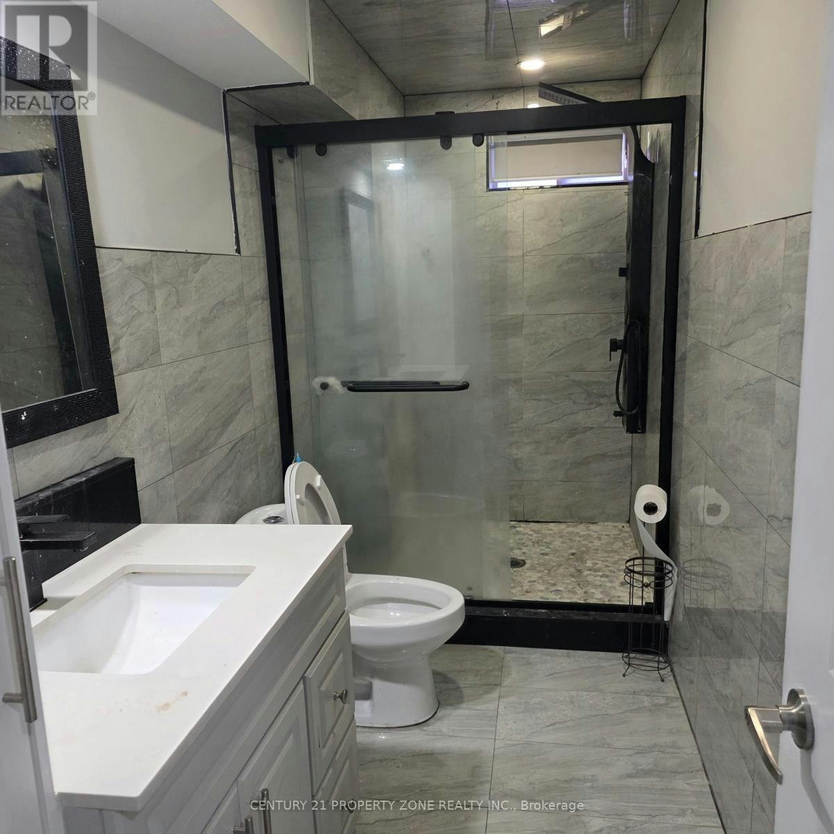 2 Bachelor Street, Brampton, ON, L7A 5B1 - 8
