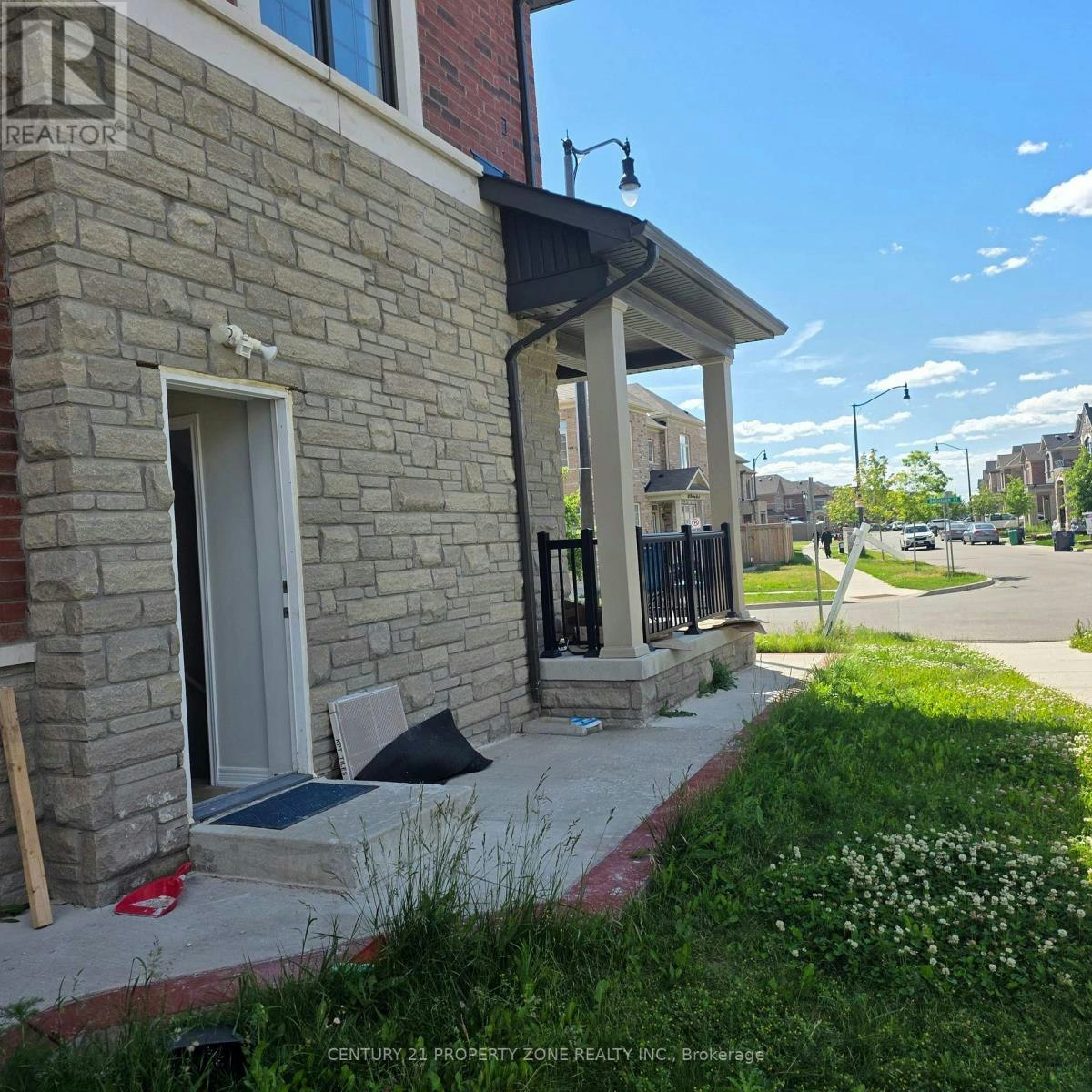 2 Bachelor Street, Brampton, ON, L7A 5B1 - 2