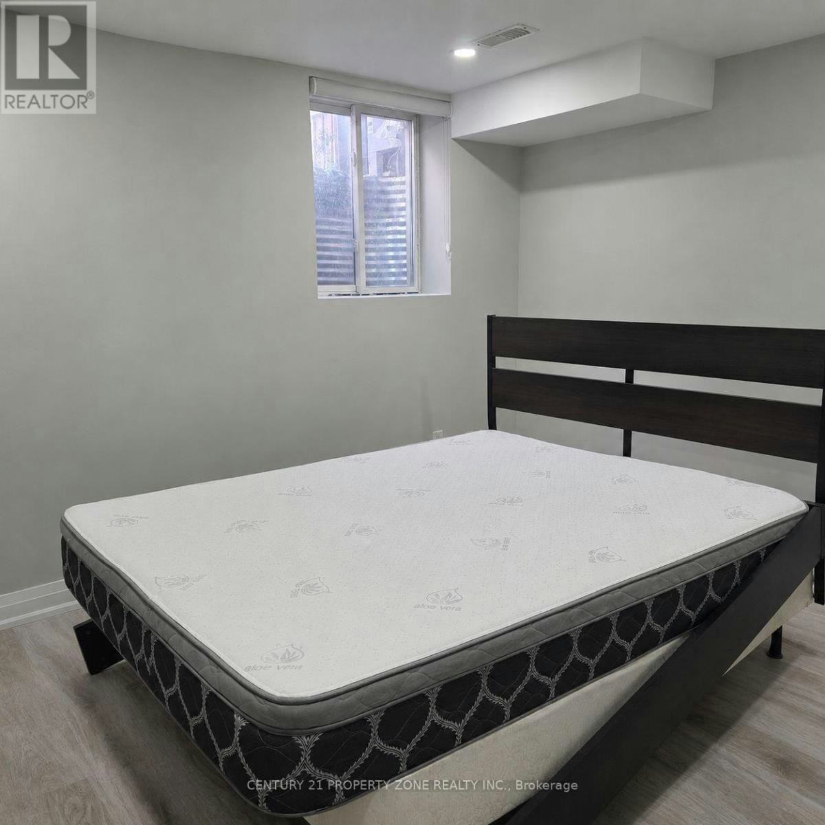 2 Bachelor Street, Brampton, ON, L7A 5B1 - 5