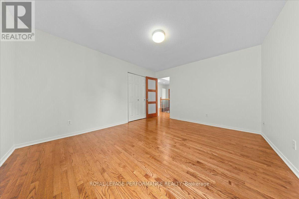 4 Wellsmere Court, Ottawa, ON, K2E 8C2 - 29