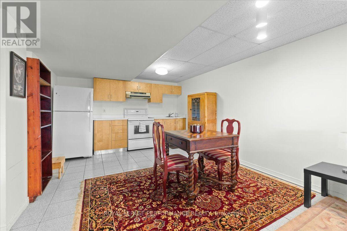 4 Wellsmere Court, Ottawa, ON, K2E 8C2 - 37