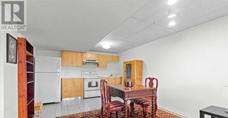 4 Wellsmere Court, Ottawa, ON, K2E 8C2 - 37