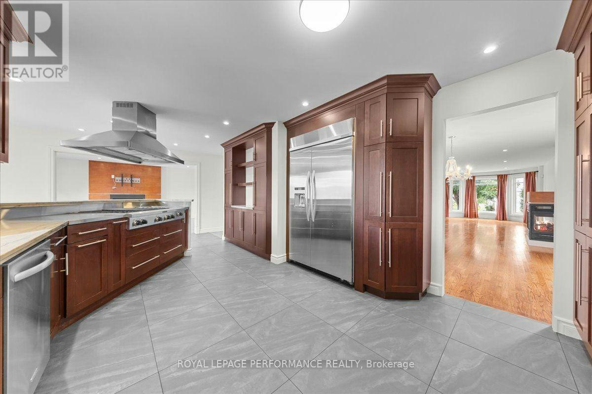 4 Wellsmere Court, Ottawa, ON, K2E 8C2 - 11