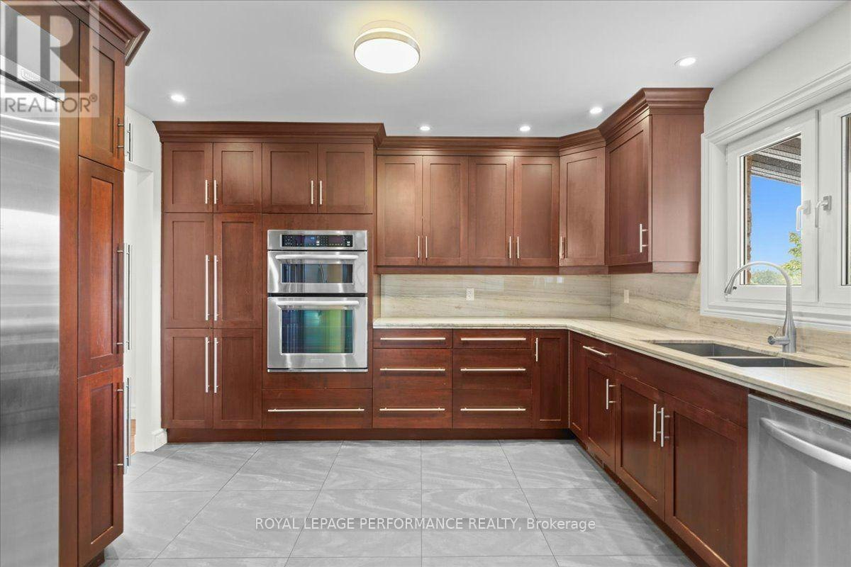 4 Wellsmere Court, Ottawa, ON, K2E 8C2 - 7