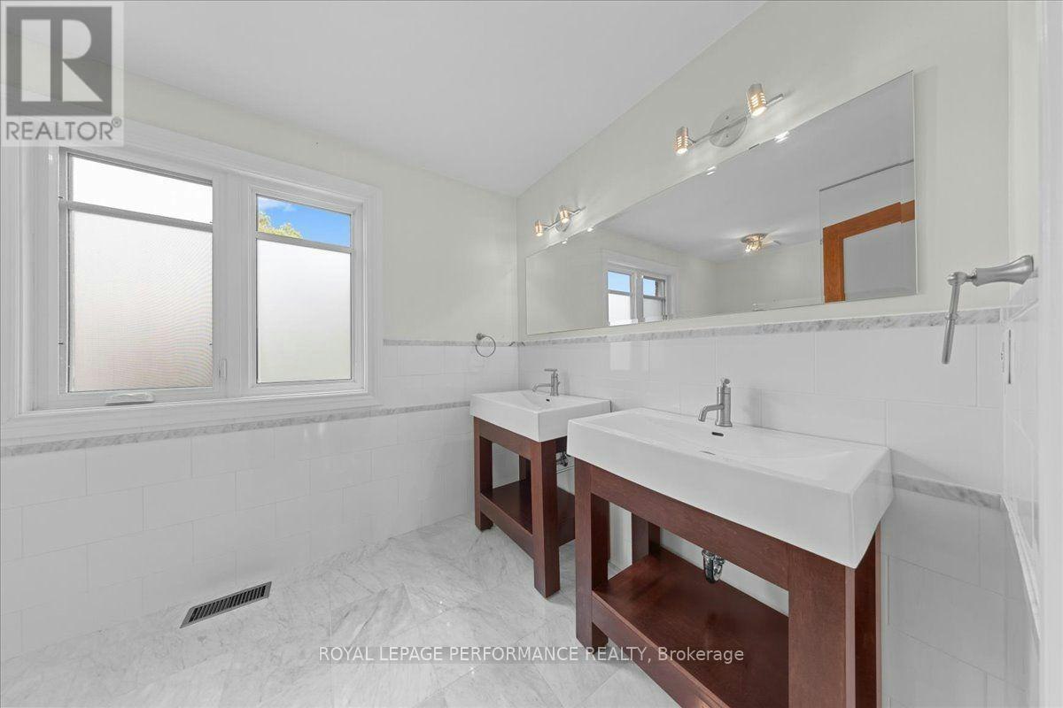 4 Wellsmere Court, Ottawa, ON, K2E 8C2 - 33