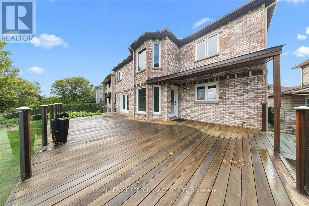 4 Wellsmere Court, Ottawa, ON, K2E 8C2 - 14