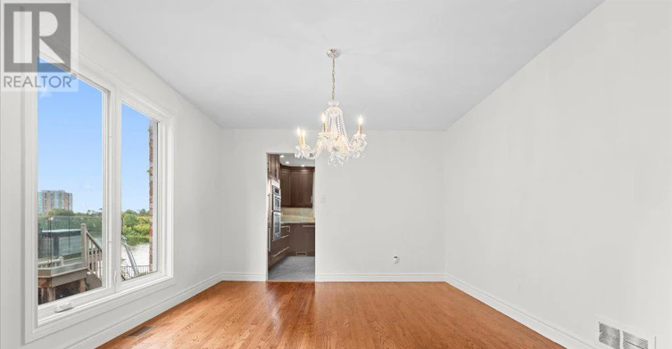 4 Wellsmere Court, Ottawa, ON, K2E 8C2 - 6