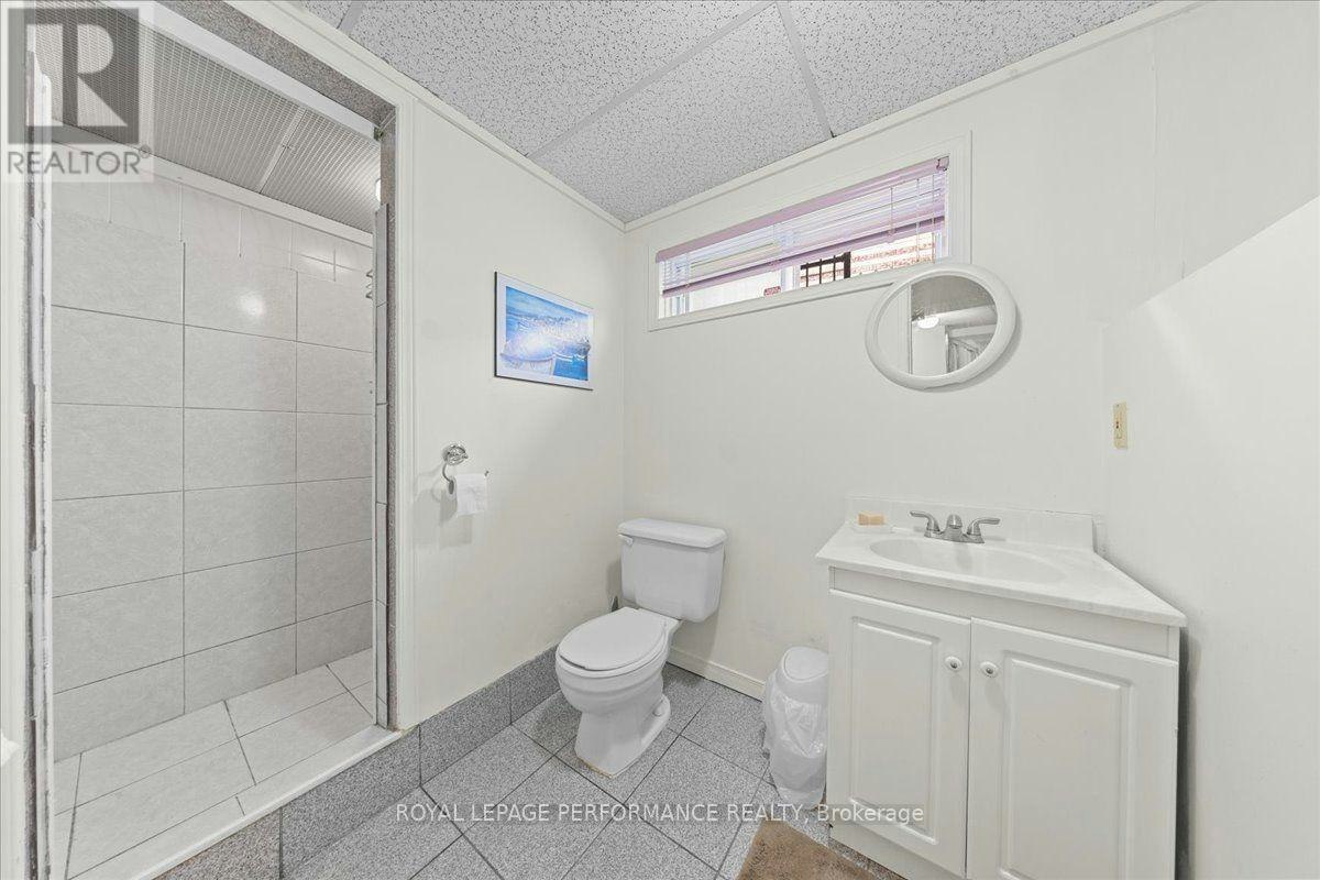 4 Wellsmere Court, Ottawa, ON, K2E 8C2 - 40