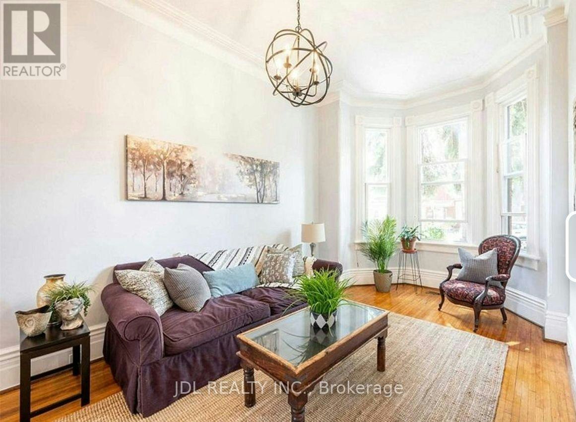 FLOOR-ONE 137 Bedroom 2nd Denison Ave Avenue, Toronto, ON, M5T 2N2 - 4