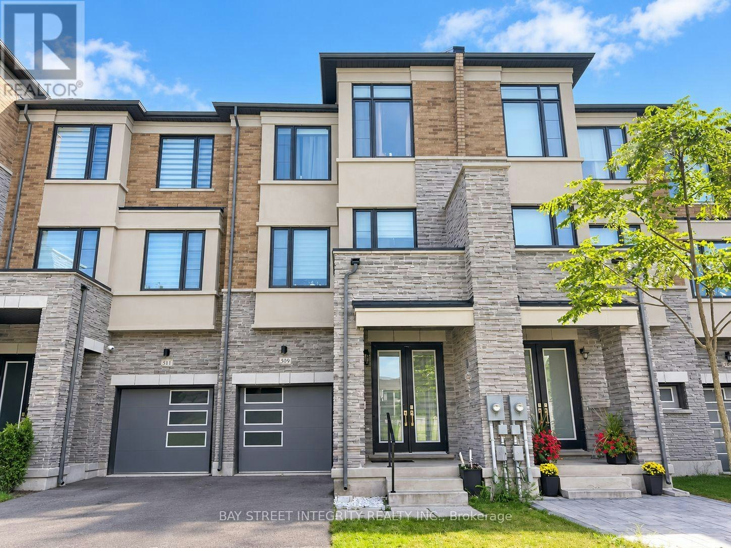 509 New England Court, Newmarket, ON, L3X 0M6
