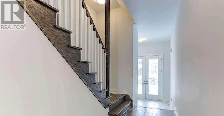 509 New England Court, Newmarket, ON, L3X 0M6 - 2