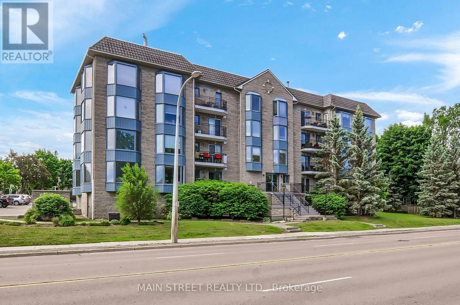 306-85 Wellington Street W, Aurora, ON, L4G 2P2