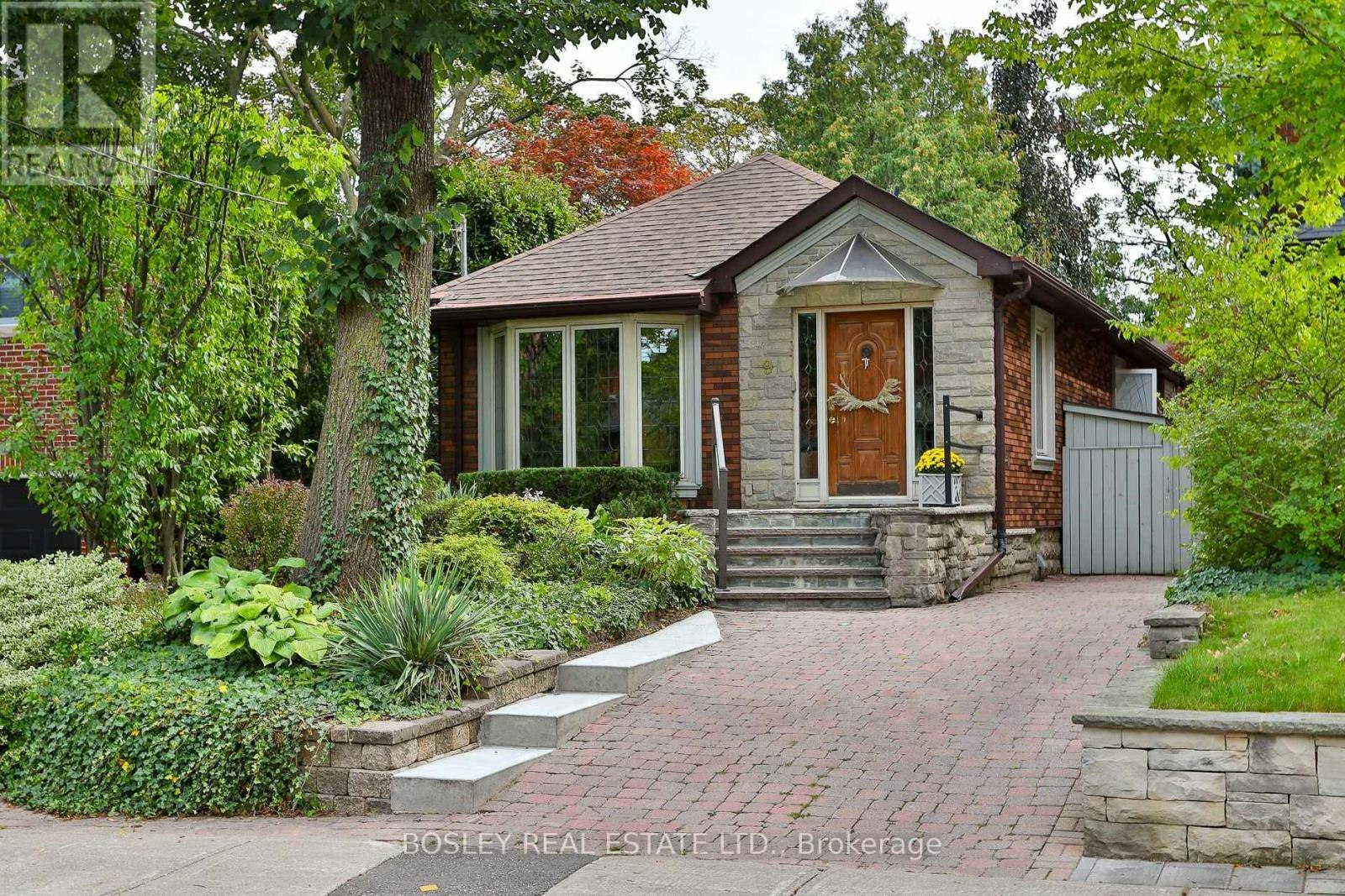 9 Cameron Crescent, Toronto, ON, M4G 1Z7