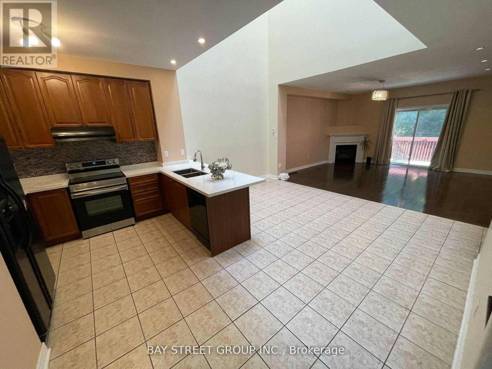220 Yorkland Street, Richmond Hill, ON, L4S 1A2 - 3