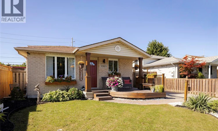 3985 Acorn Crescent