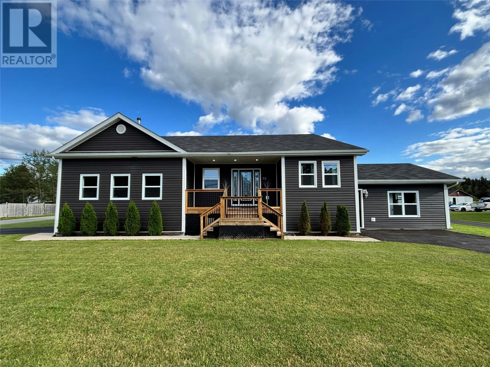 52 Midland Row, Pasadena, NL, A0L 1K0