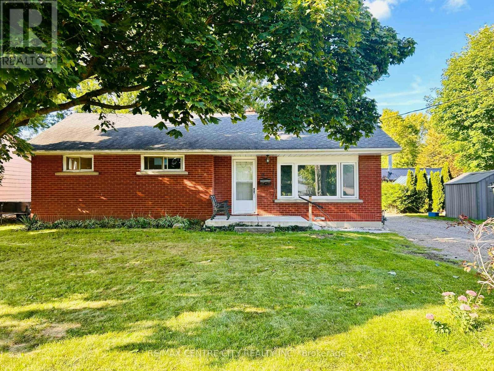 11 Marchant Street, Aylmer, ON, N5H 1V5