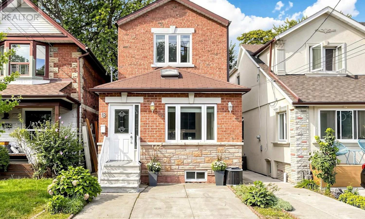 18 Dentonia Park Avenue S