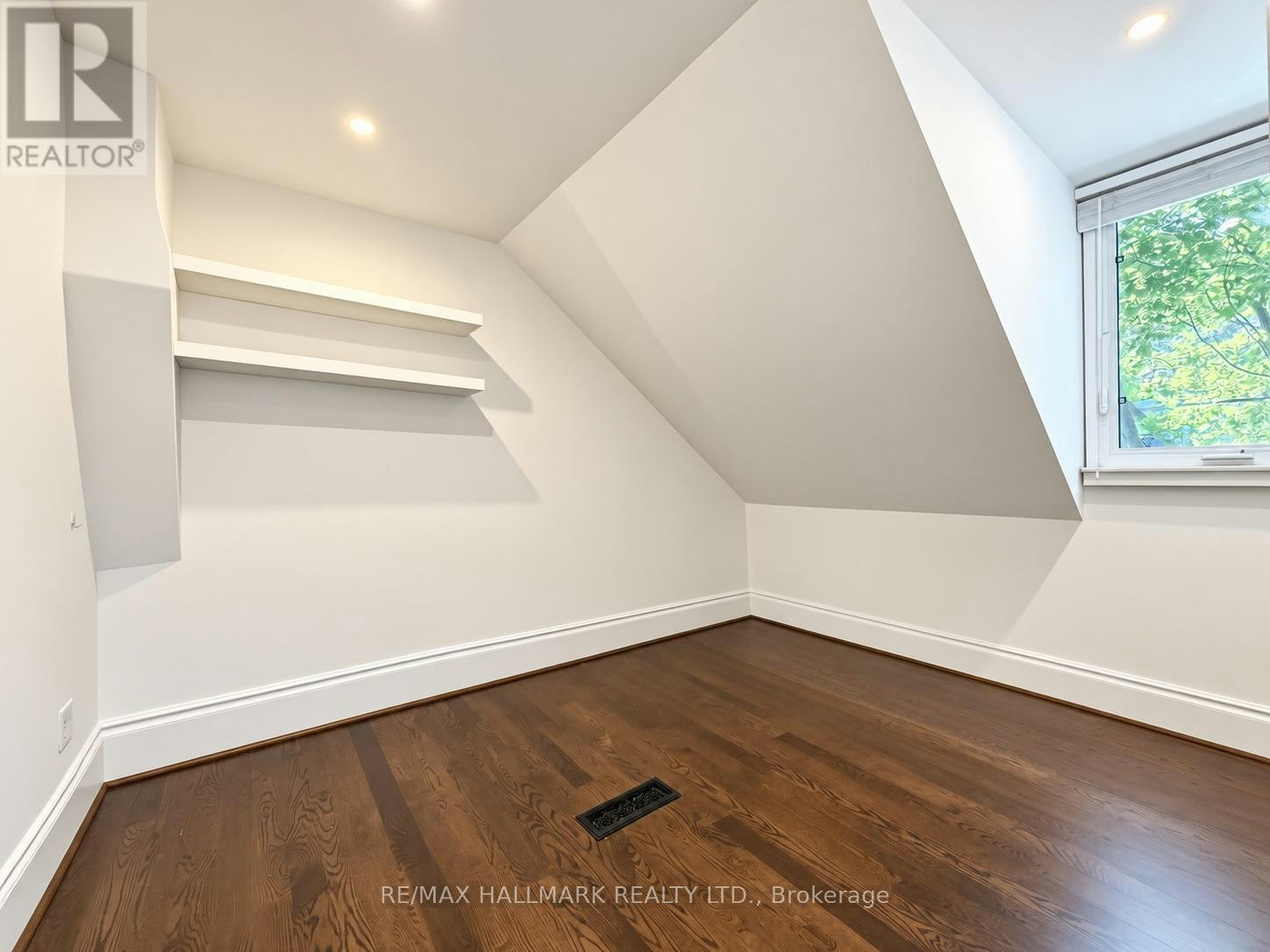 193 Boulton Avenue, Toronto, ON, M4M 2J9 - 27
