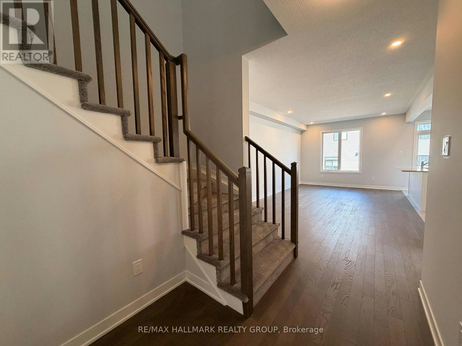 1047 Elixir Place, Ottawa, ON, K2W 0P4 - 4